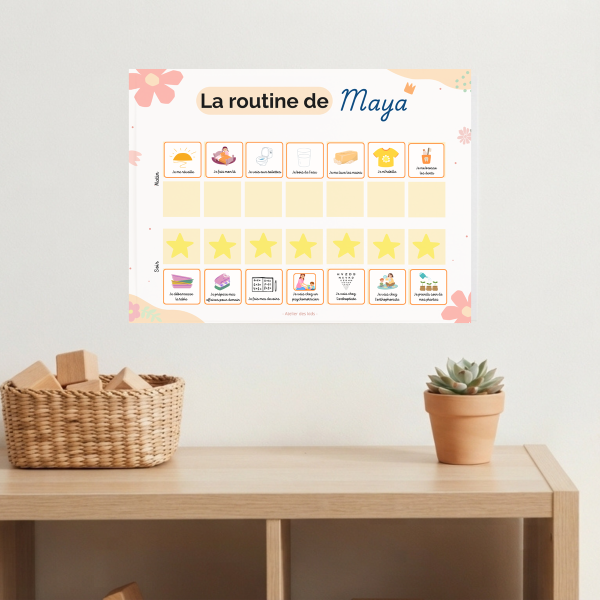 Tableau de routine du soir pour enfant en format A4 laminé fixé sur un mur carrelé de salle de bains avec des tons pastel doux, montrant des pictogrammes géométriques colorés alignés verticalement, baigné dans une lumière naturelle chaleureuse.